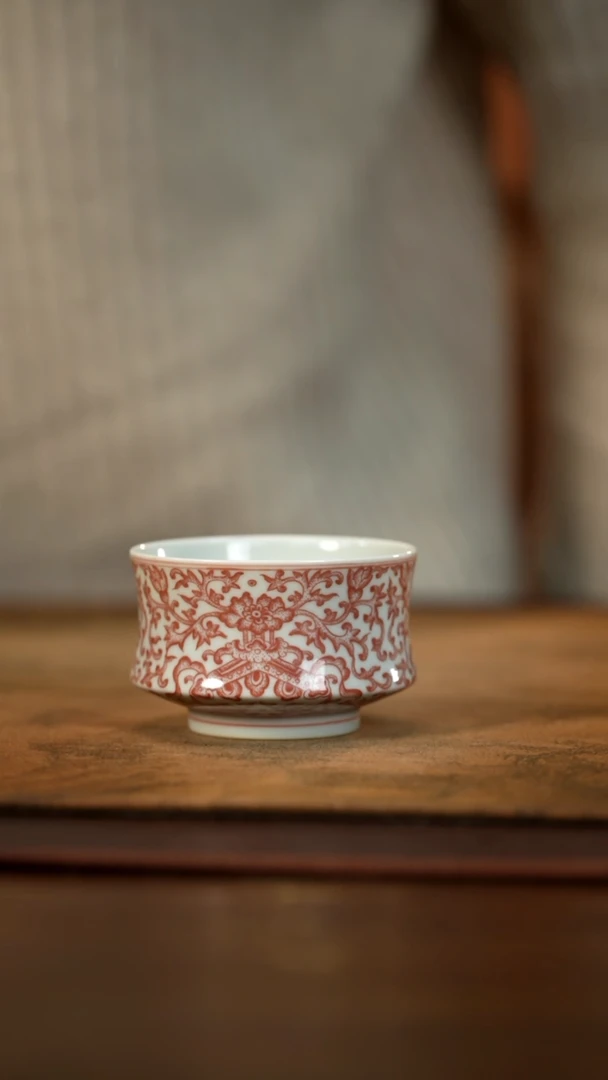 【闪购商品】釉下红彩缠枝莲主人杯