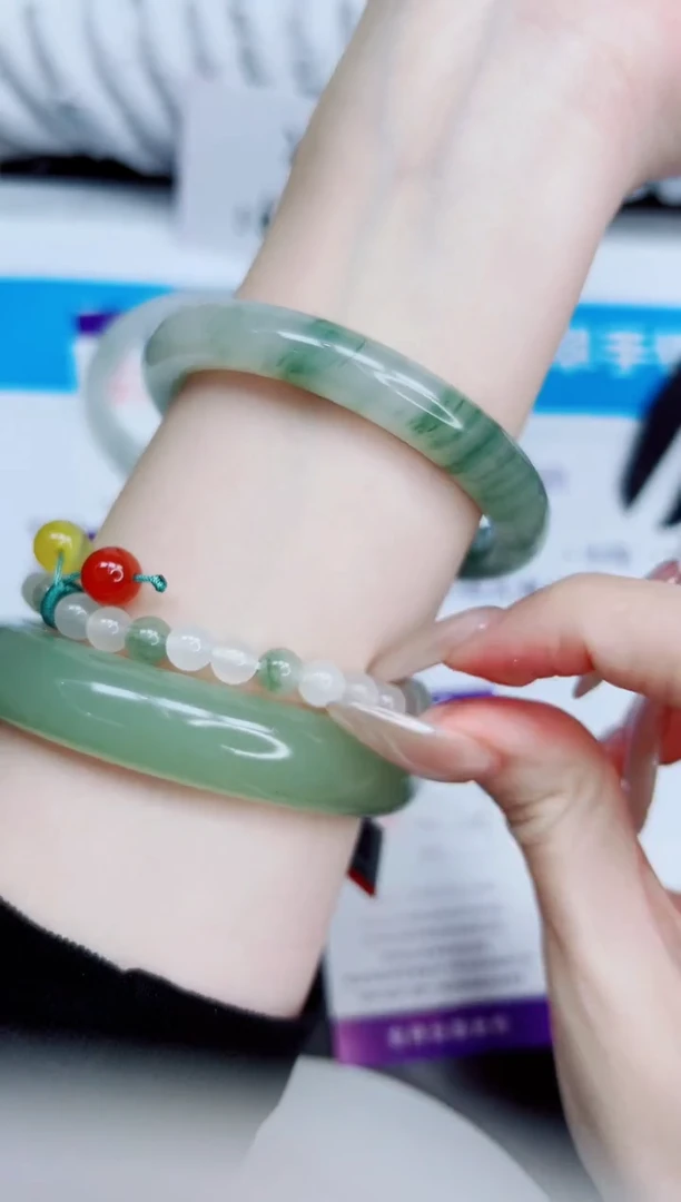 未镶嵌手镯石英质玉278/54.7