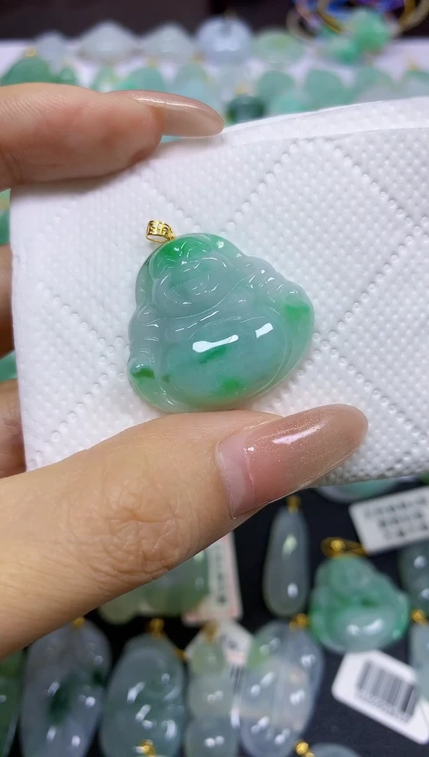 颈饰18K金镶嵌翡翠天然翡翠A货