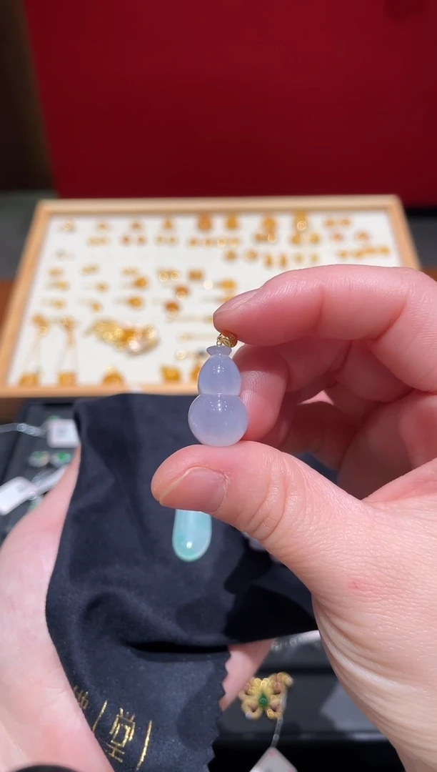 18K金镶嵌翡翠耳饰紫葫芦