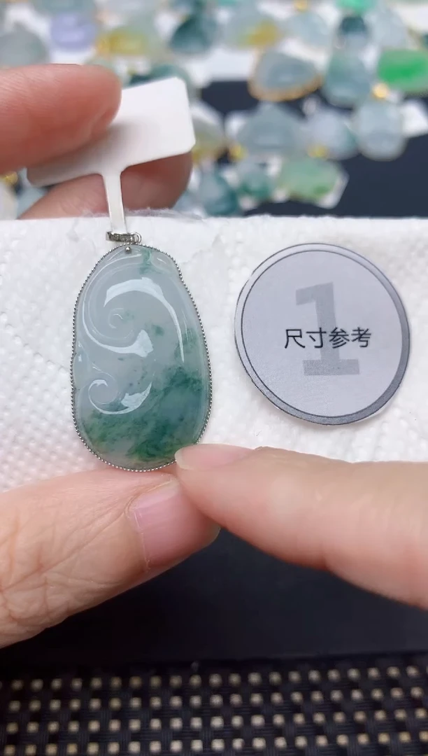 颈饰18K金镶嵌翡翠天然缅甸A货翡翠
