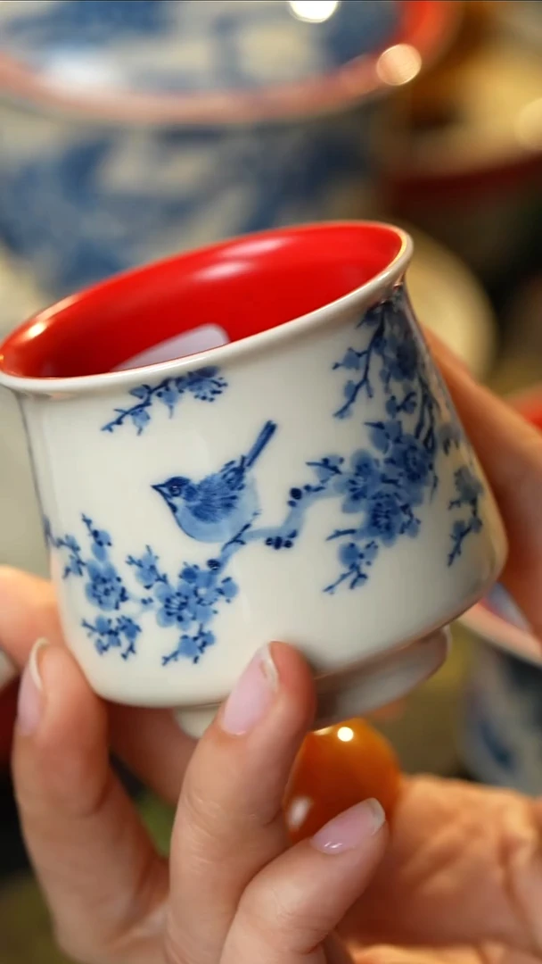 雨香斋宫墙红花鸟高足收口杯