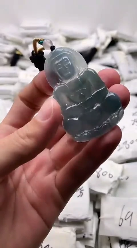 翡翠未镶嵌颈饰观音