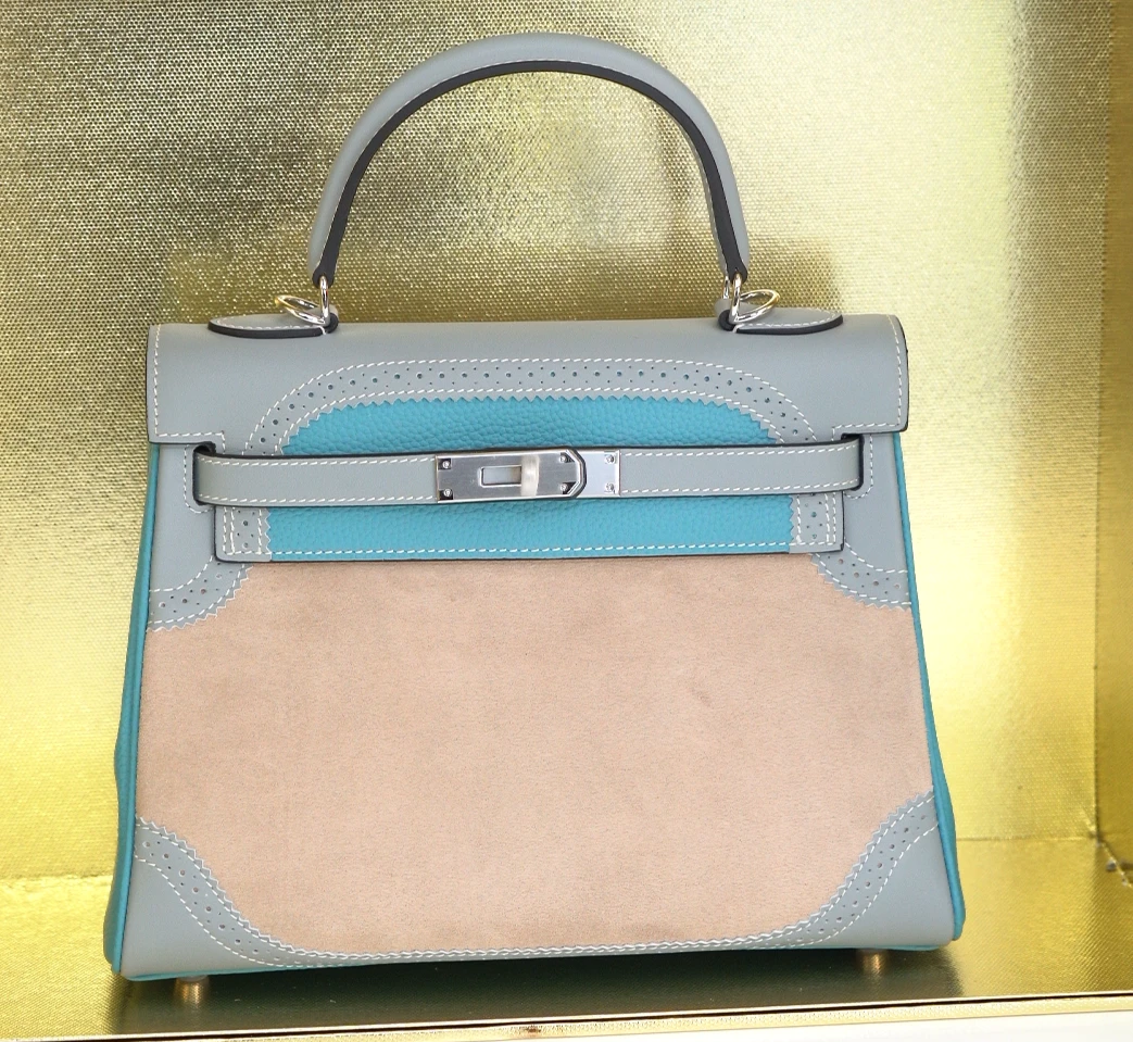 (全新未拆封）轻奢时尚高级经典潮流百搭女士包包 28*10*20