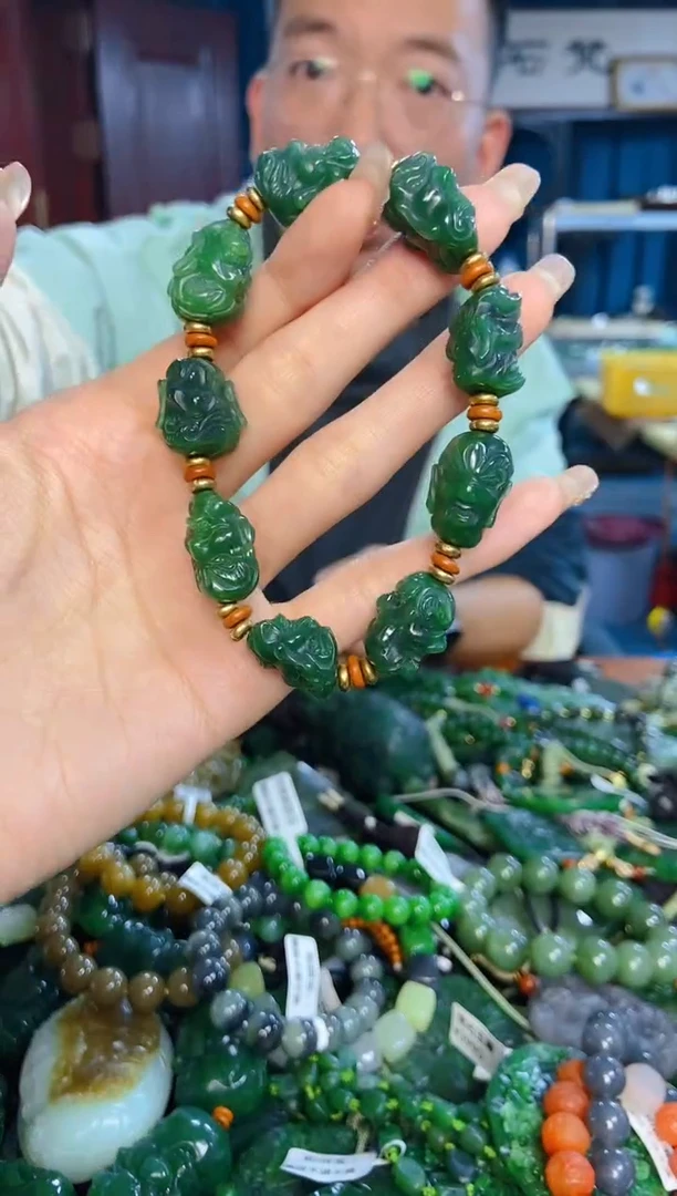 未镶嵌和田玉挂件1