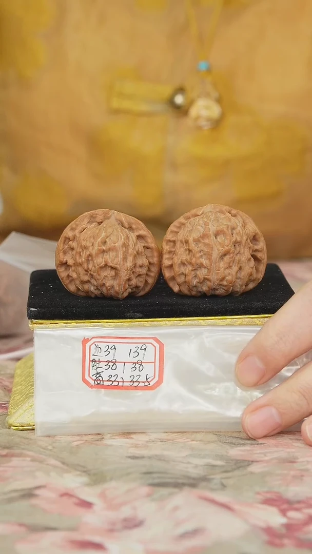 文玩核桃把件白狮子