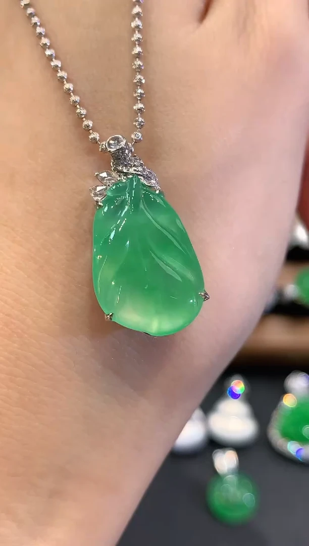 吊坠(不含链)18K金镶嵌翡翠q41