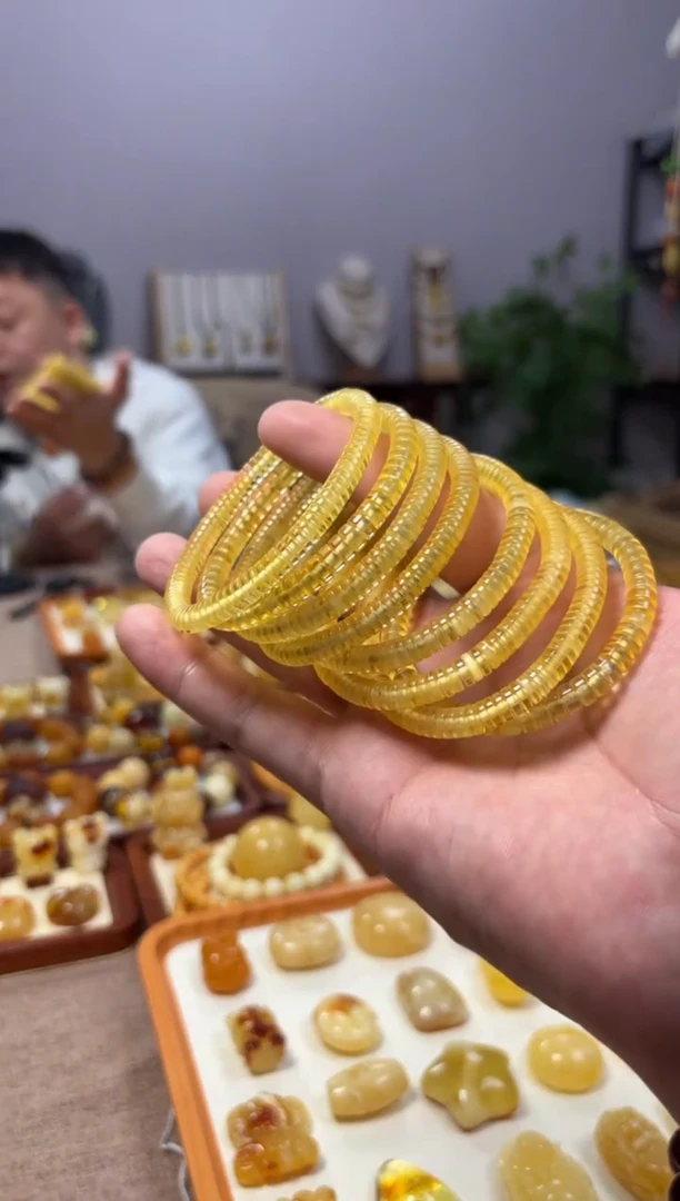 【闪购商品】蜜蜡裸石未镶嵌多样性发一件