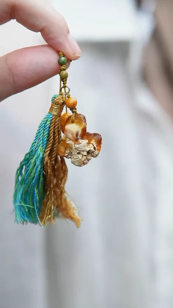 未镶嵌蜜蜡裸石滴流