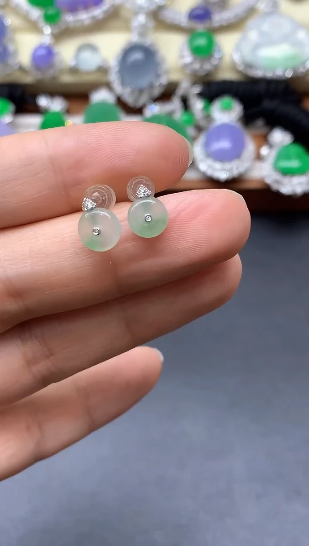 颈饰18K金镶嵌翡翠27-中国好珍宝