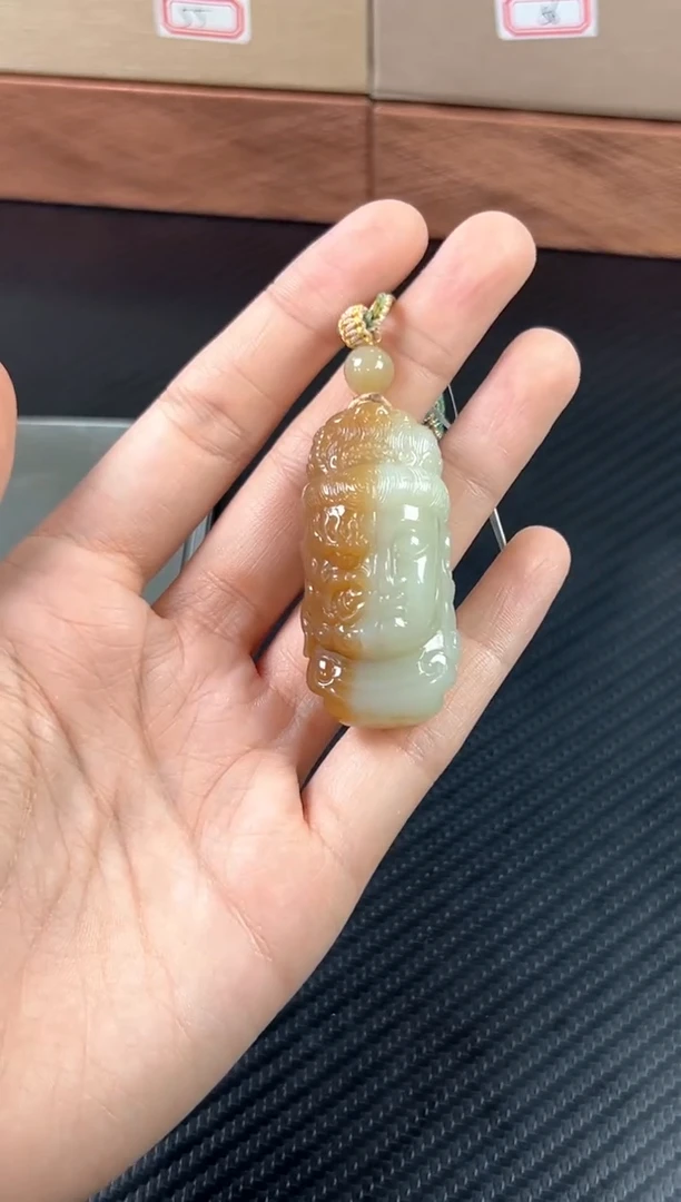 吊坠(赠链)未镶嵌和田玉若羌微色差