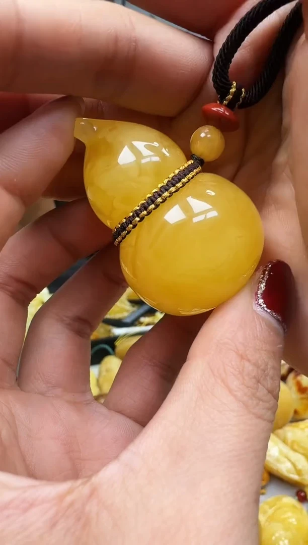 【闪购商品】琥珀裸石未镶嵌挂坠