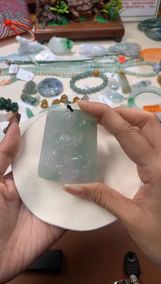 颈饰未镶嵌翡翠12翡翠挂件 菩萨