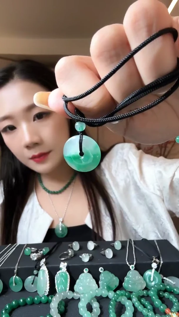项链未镶嵌石英质玉（非洲翠）非洲翠平安扣（拍一发其一）