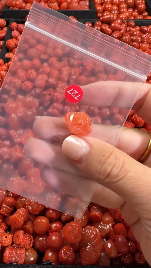 颈饰未镶嵌南红玛瑙1