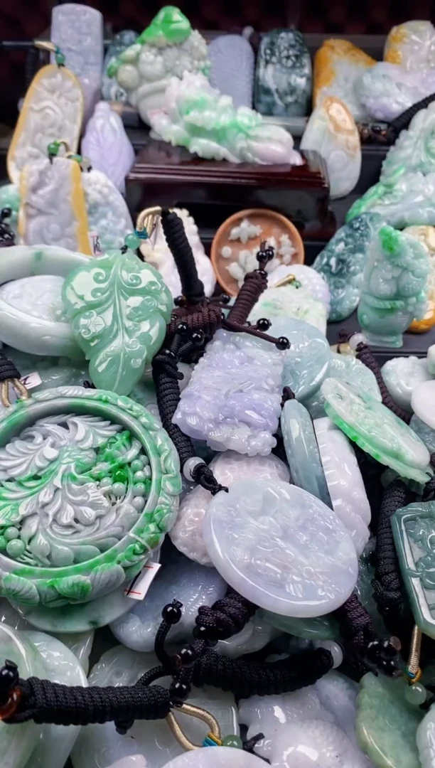 翡翠未镶嵌吊坠(不含链)1