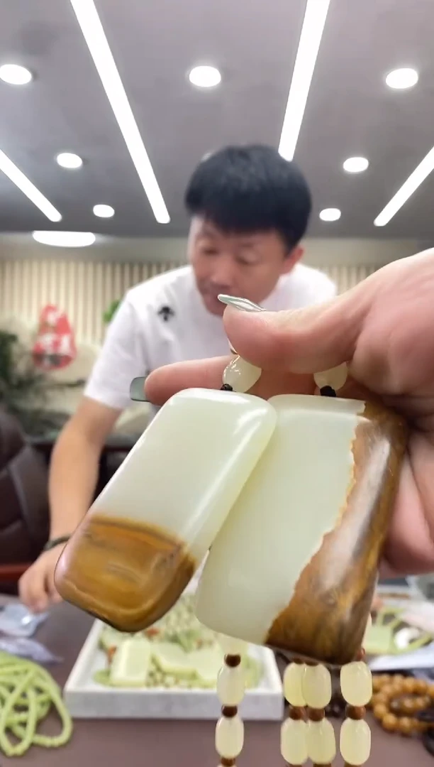 颈饰未镶嵌透闪石质玉多样式发货随机发一