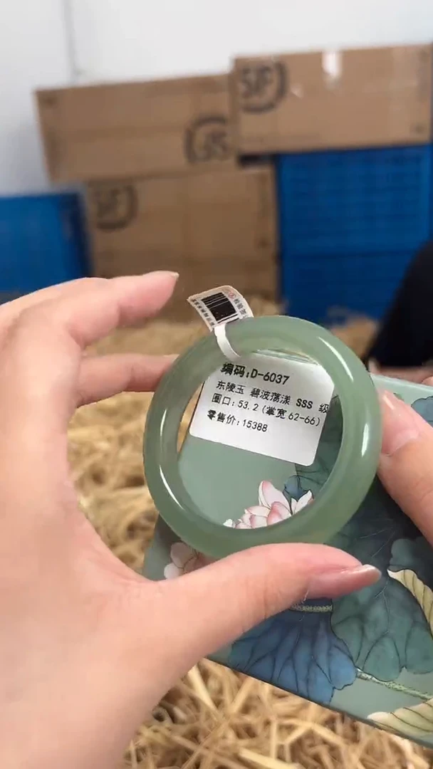 未镶嵌手镯石英质玉D-6037