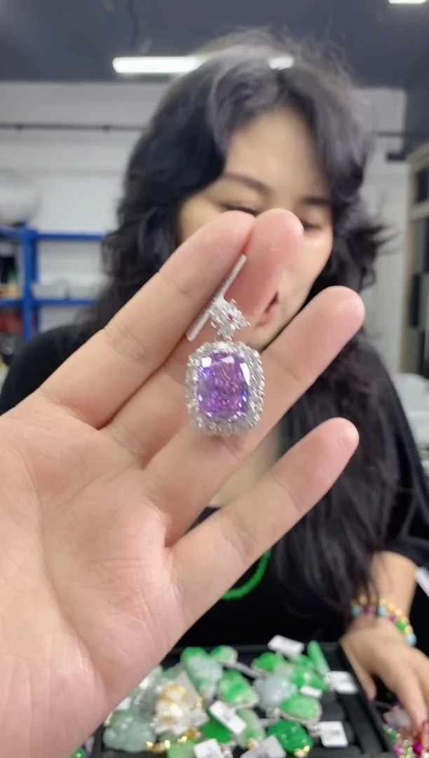 未镶嵌颈饰水晶多样性发其一颜色微差