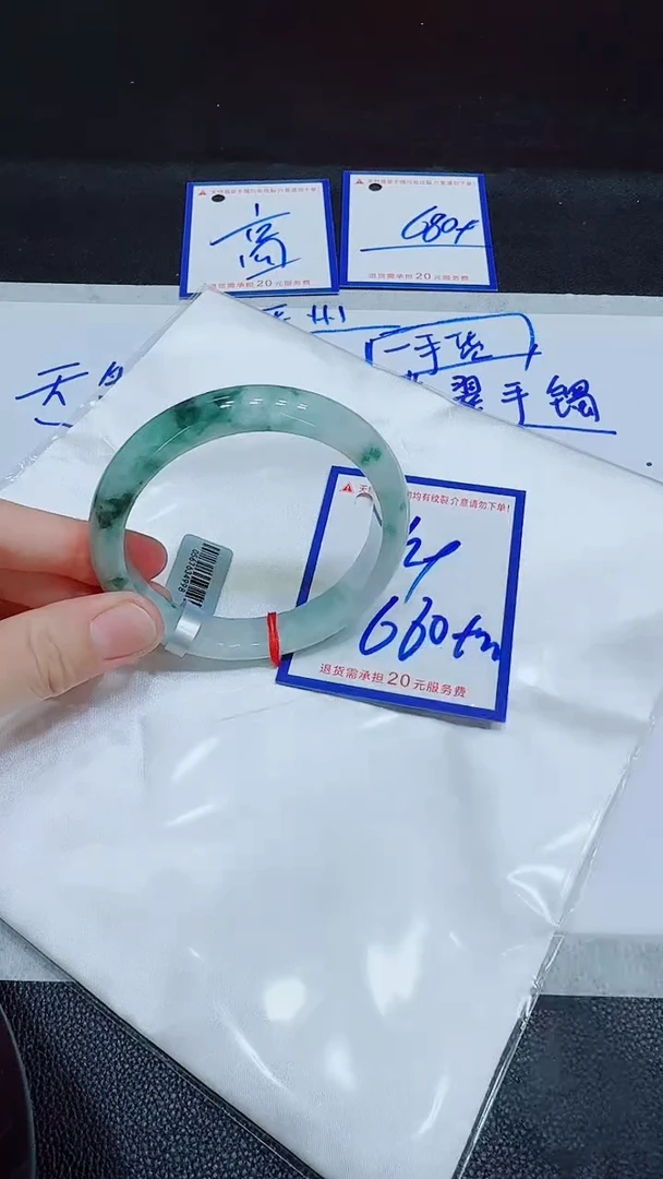 翡翠手镯未镶嵌1111111111111111