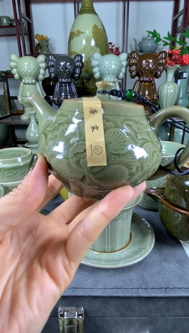 【胡】大师手工刻花茶壶 礼盒装