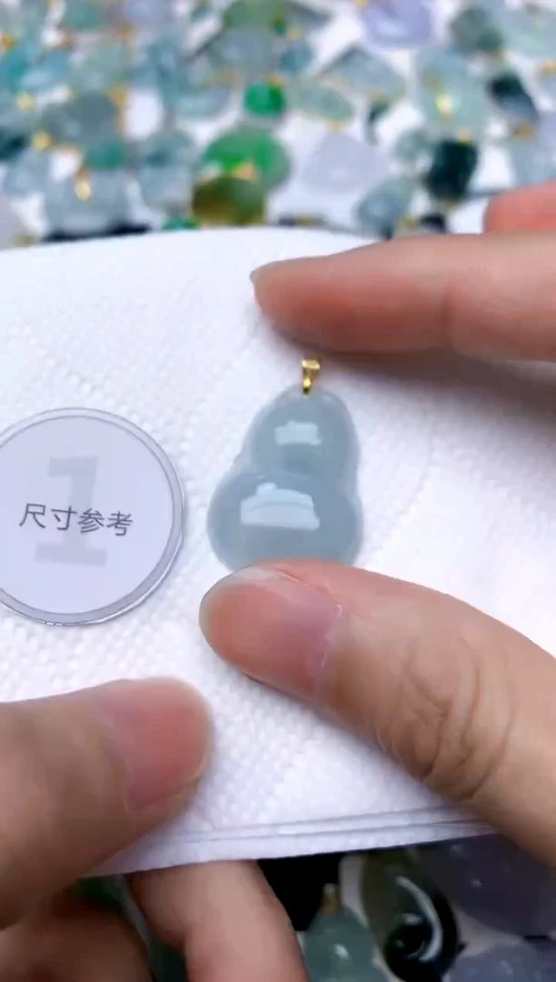 颈饰18K金镶嵌翡翠天然A货翡翠
