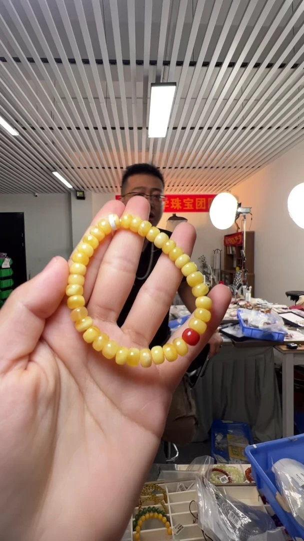 手串琥珀未镶嵌俄料鸡油黄蜜蜡老型单圈手串