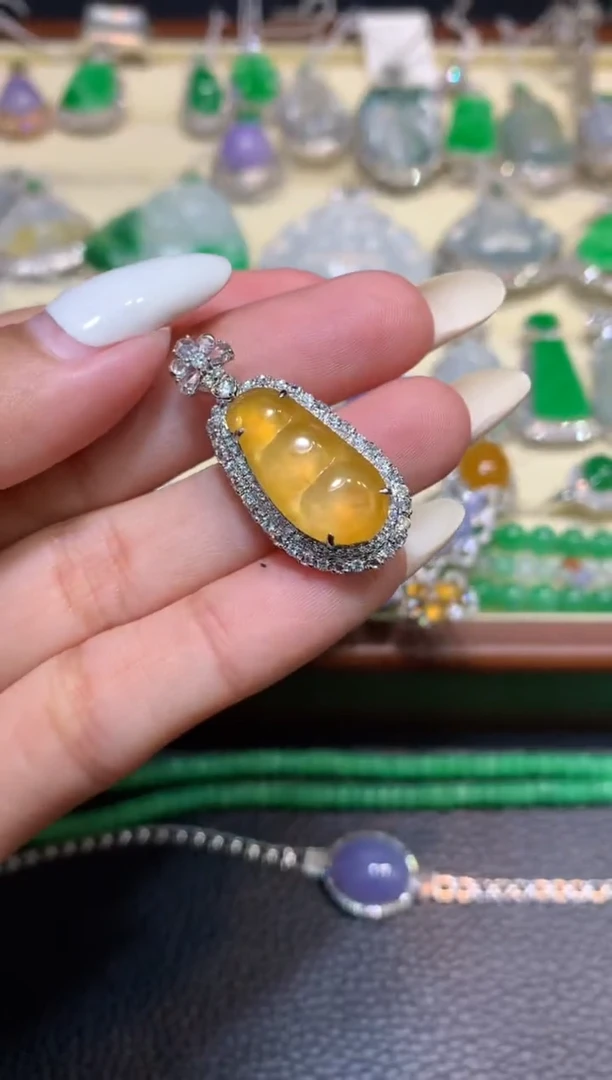 颈饰18K金镶嵌翡翠1