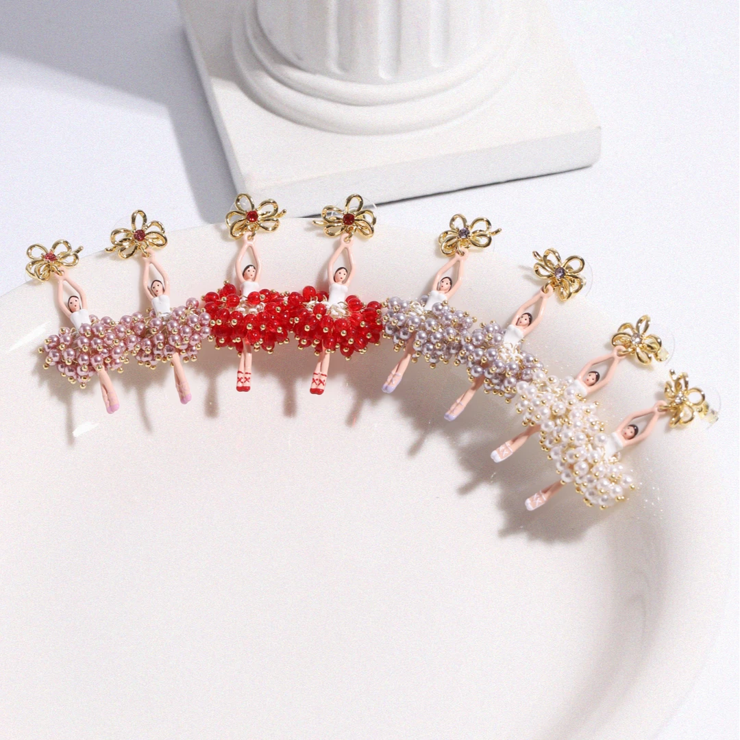 铜合金珐琅耳饰 芭蕾系列浅粉色珍珠裙女孩耳钉