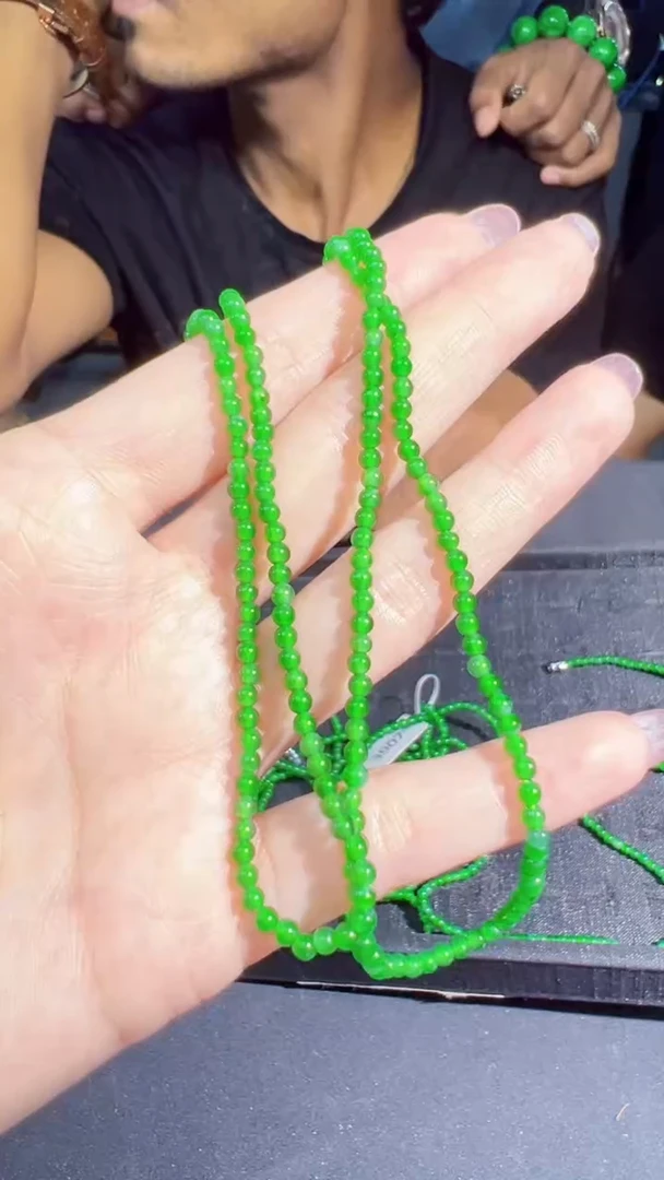 定制翡翠未镶嵌珠链1
