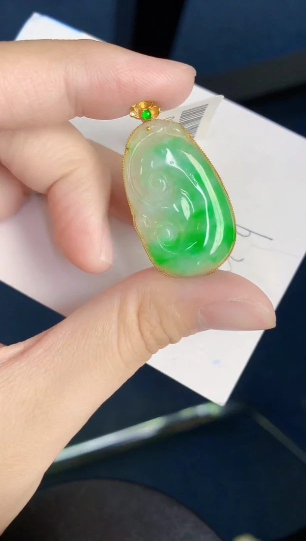翡翠18K金镶嵌颈饰天然翡翠缅甸A货