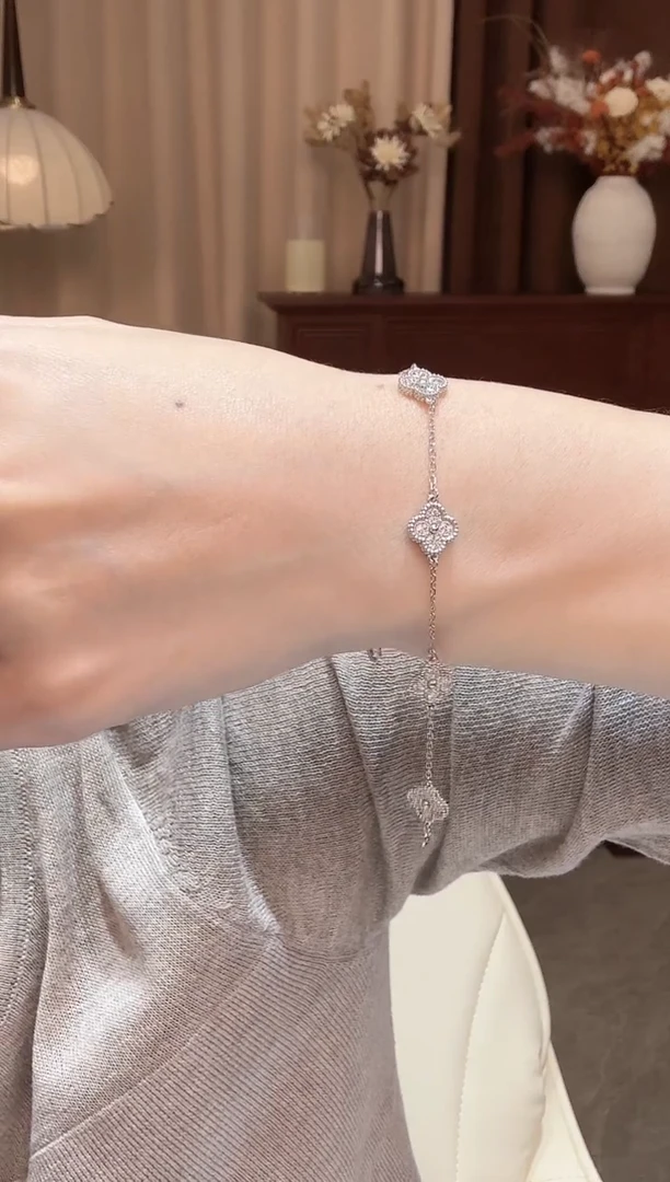 18K金镶嵌实验室培育钻石满钻六花手链