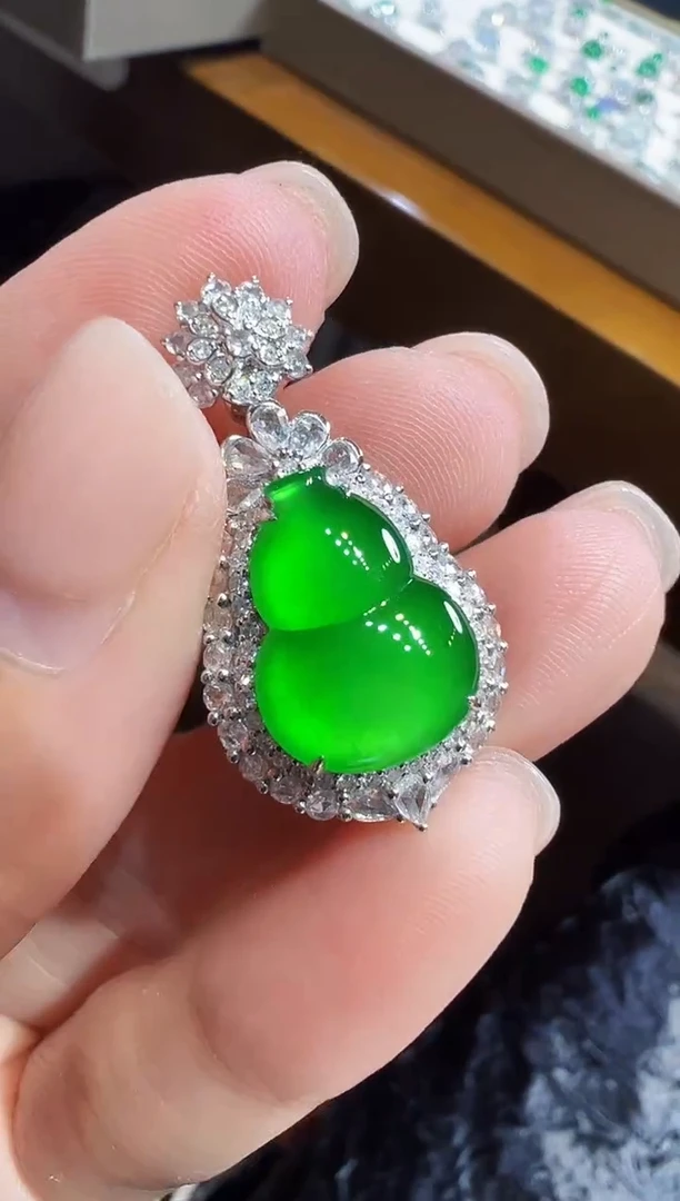 吊坠(不含链)18K金镶嵌翡翠葫芦