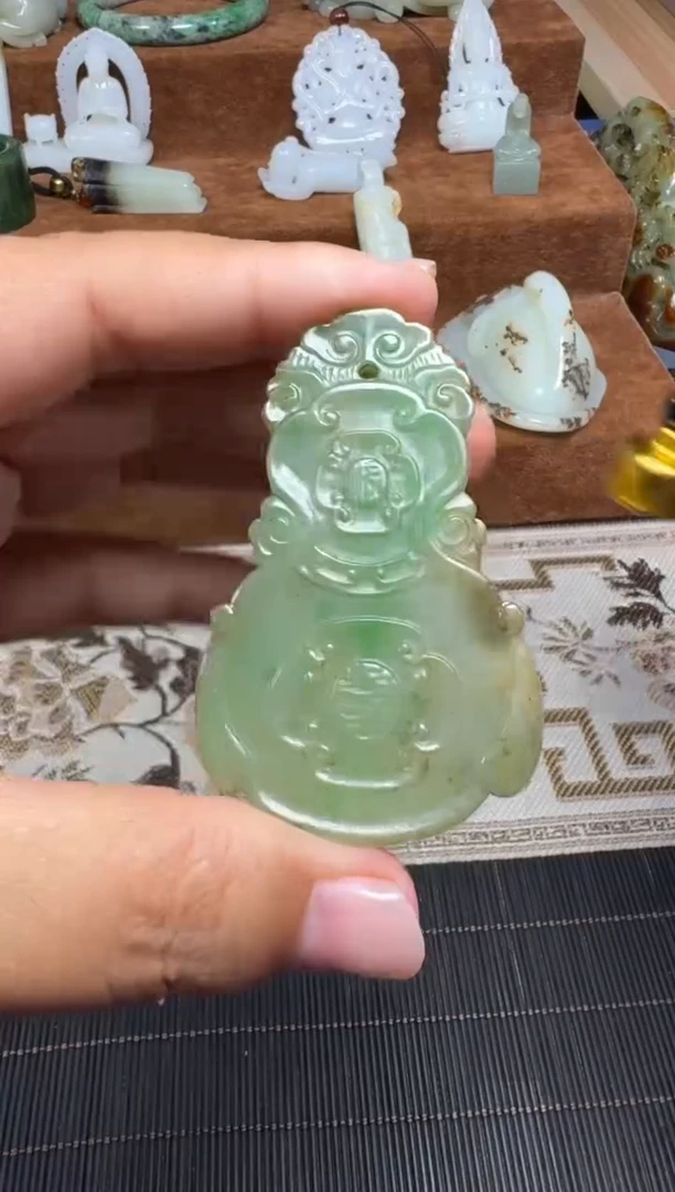 颈饰未镶嵌翡翠1