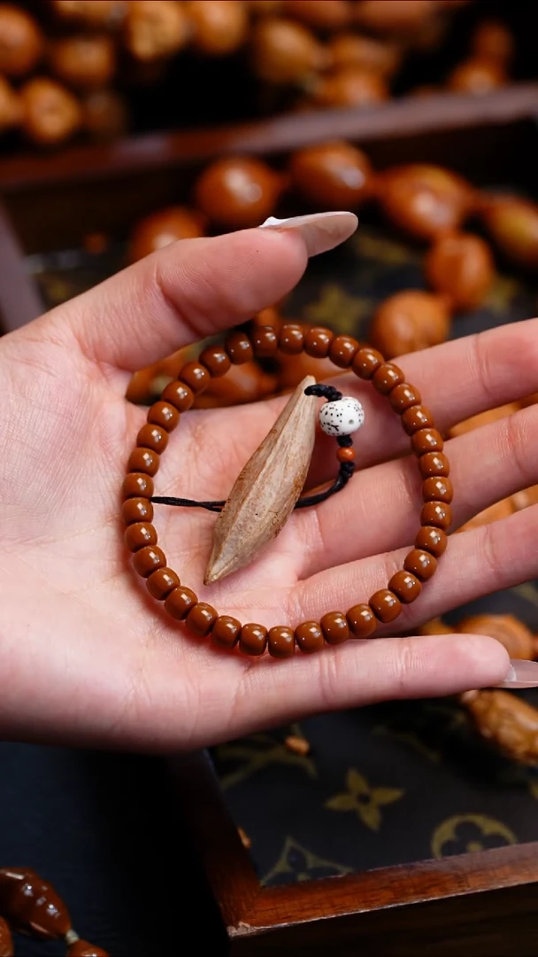 【闪购商品】橄榄核吊坠苏工橄榄核