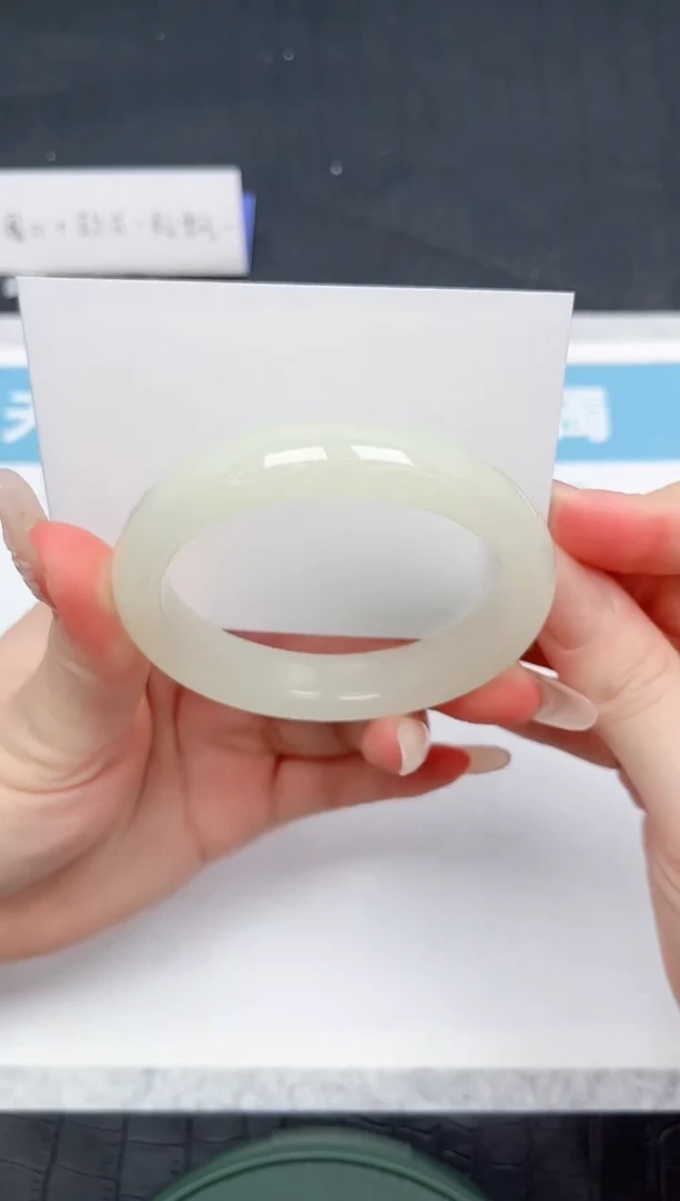 【闪购商品】石英质玉手镯未镶嵌92-55.7