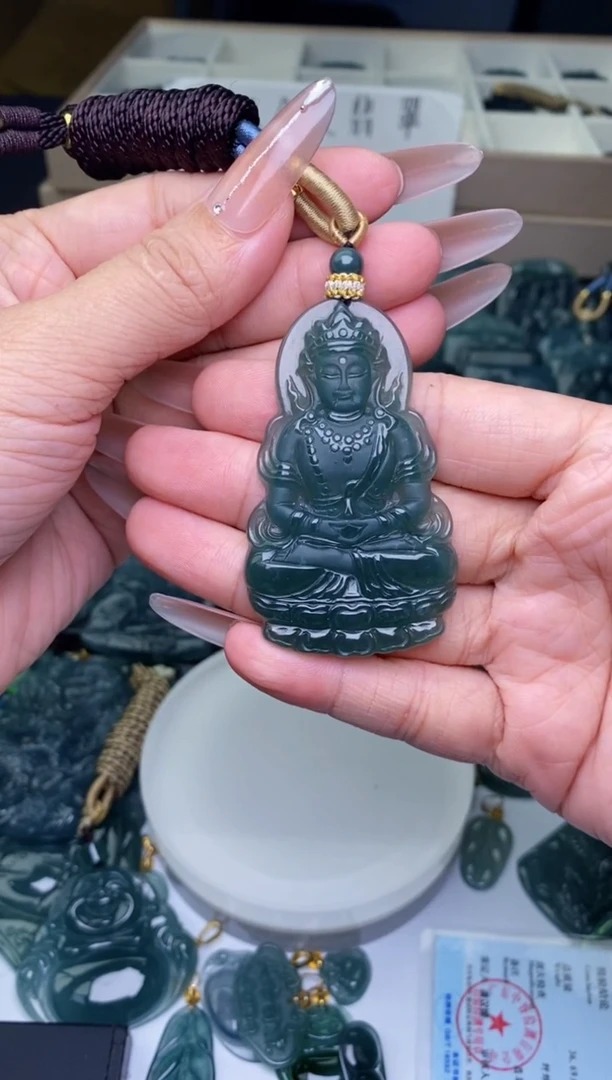 颈饰未镶嵌翡翠