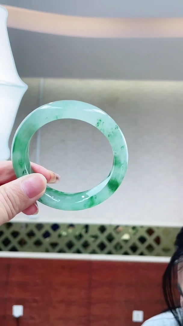 石英质玉（非洲翠）手镯未镶嵌1