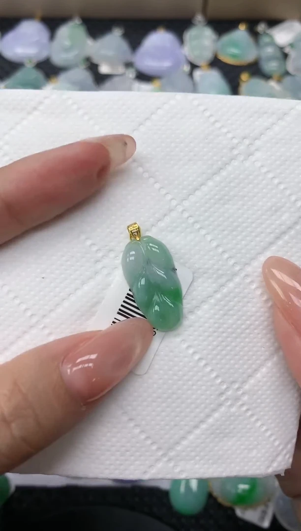 颈饰18K金镶嵌翡翠1111111111