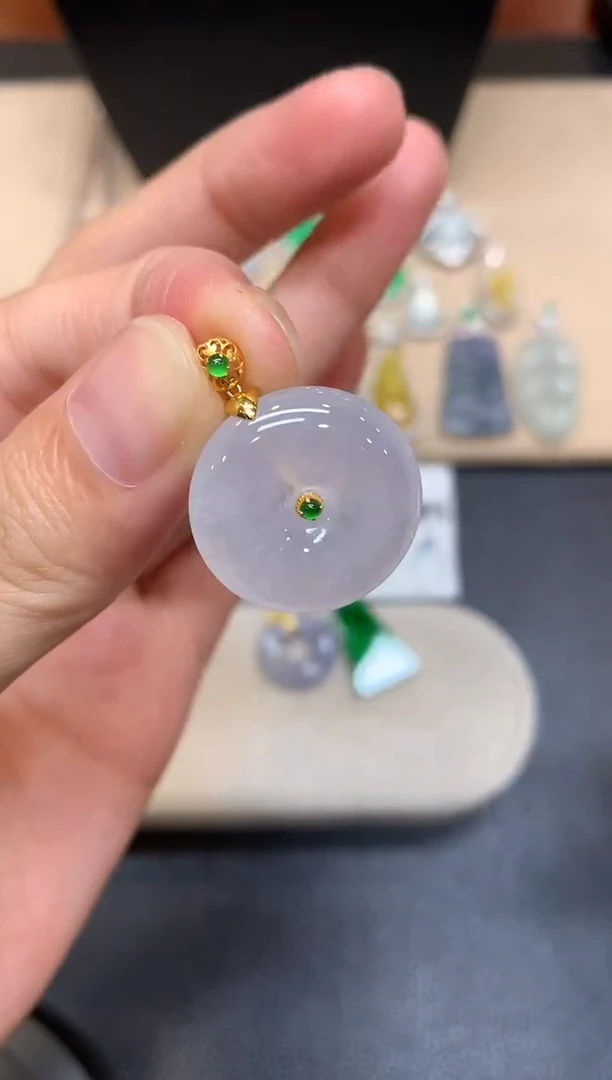 颈饰18K金镶嵌翡翠平安扣【无服务费