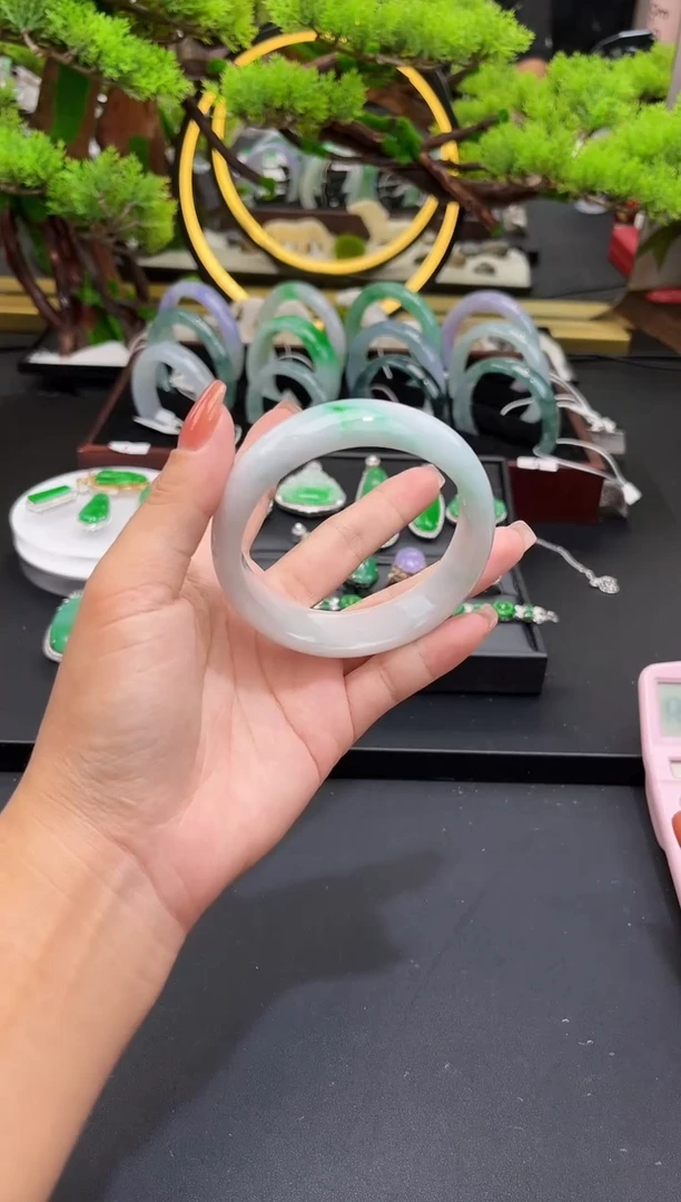 未镶嵌手镯翡翠手镯