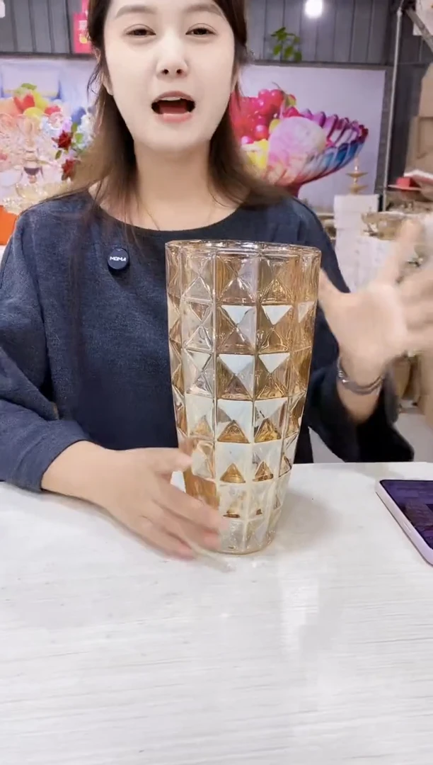 金色钻石花瓶一个