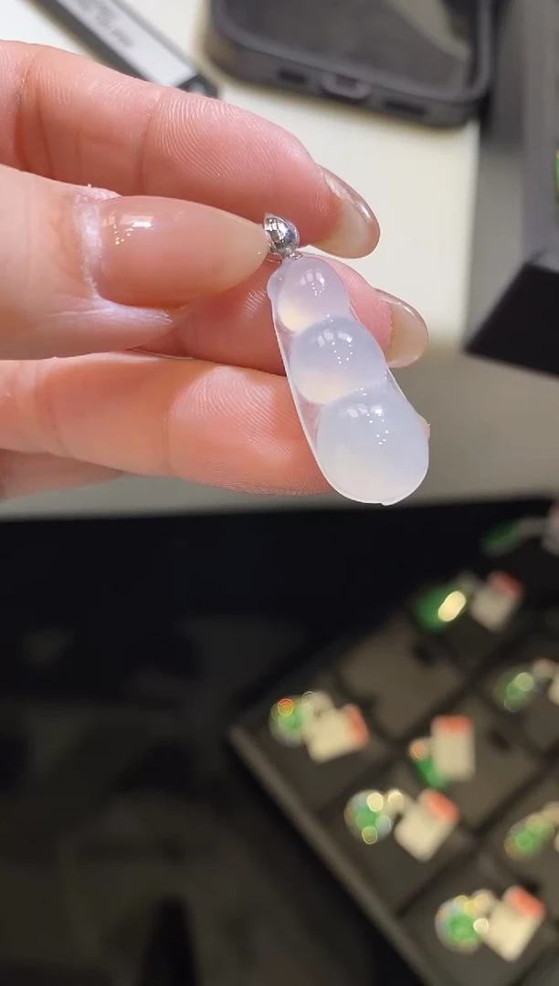 吊坠(不含链)18K金镶嵌翡翠福豆