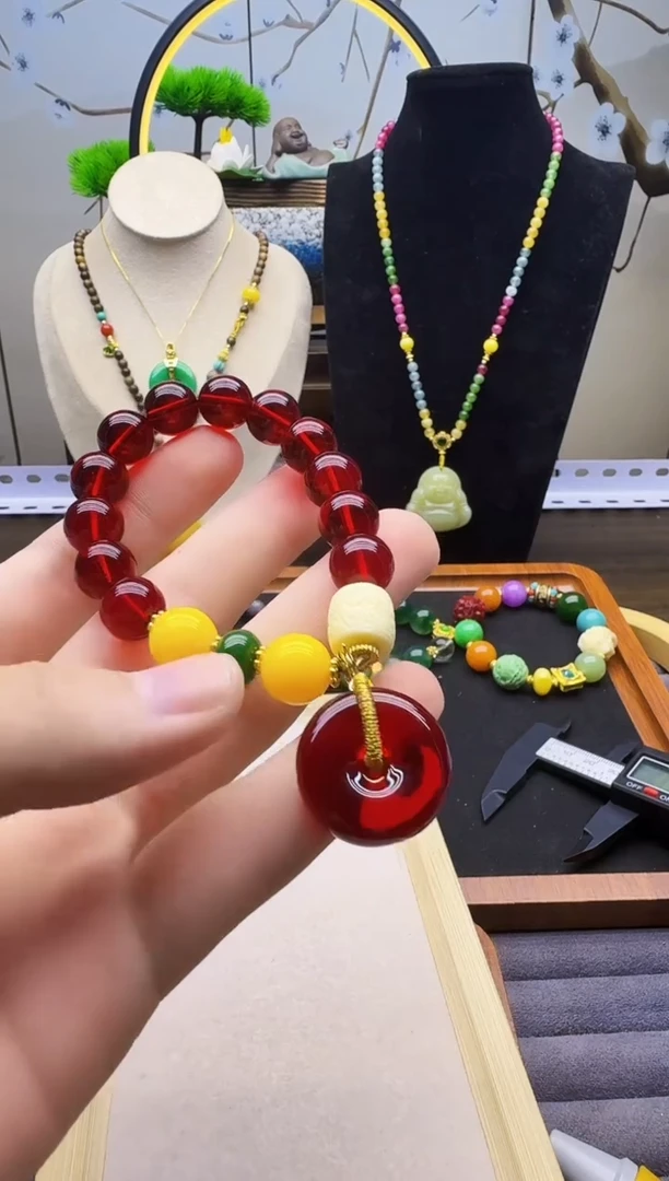 14K金镶嵌血珀手链S48