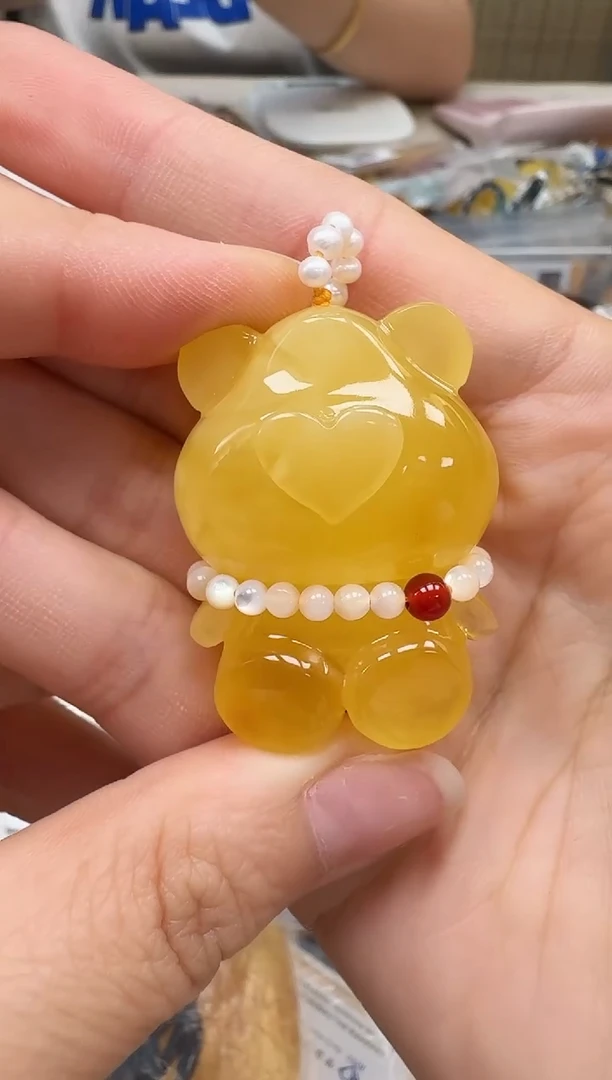 未镶嵌琥珀裸石如图