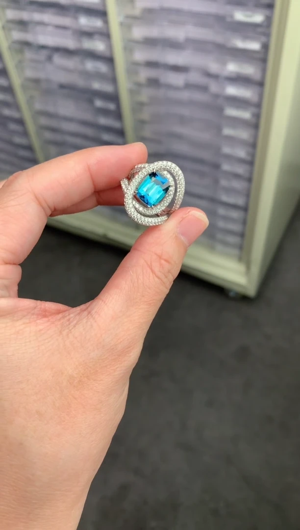 【闪购商品】碧玺戒指18K金镶嵌3ctindigo戒指