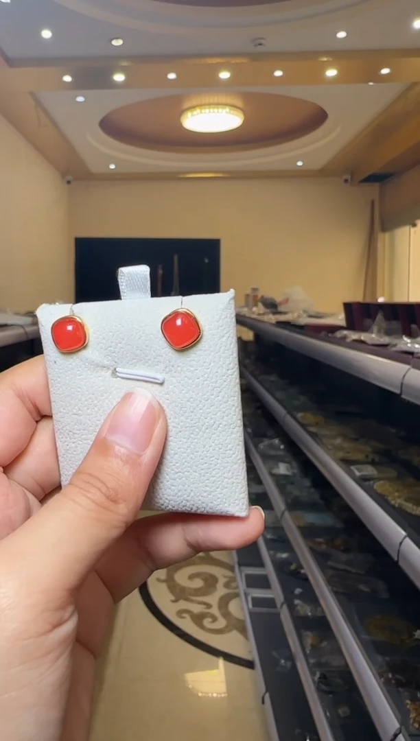 【闪购商品】南红玛瑙耳饰银S925镶嵌约8*8mm保山冰红方糖耳钉