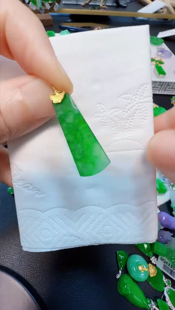 翡翠18K金镶嵌吊坠(不含链)380