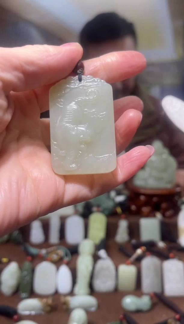 颈饰未镶嵌和田玉`