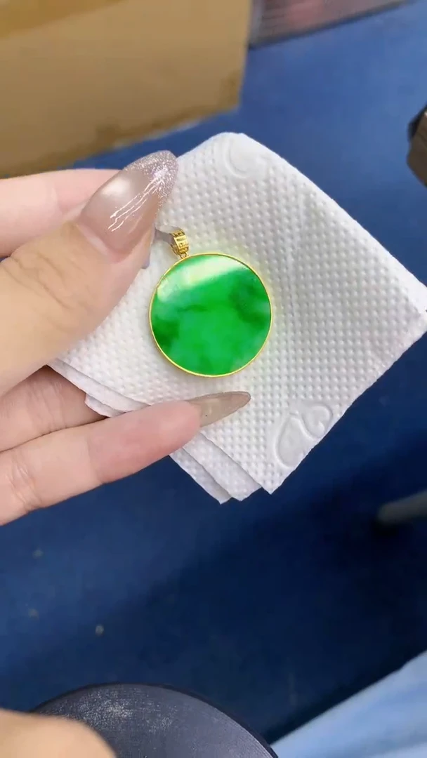 颈饰18K金镶嵌翡翠1